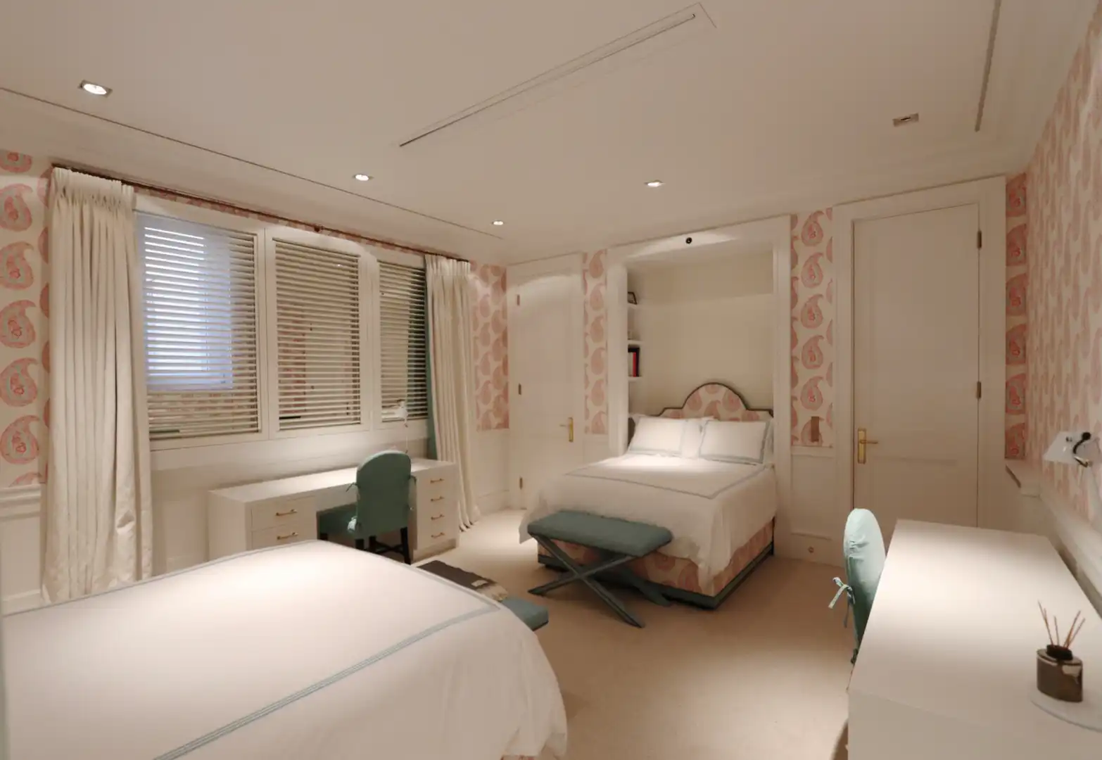 Bedroom of Flat for sale in Madrid  with Air Conditioner, Heating and Storage room