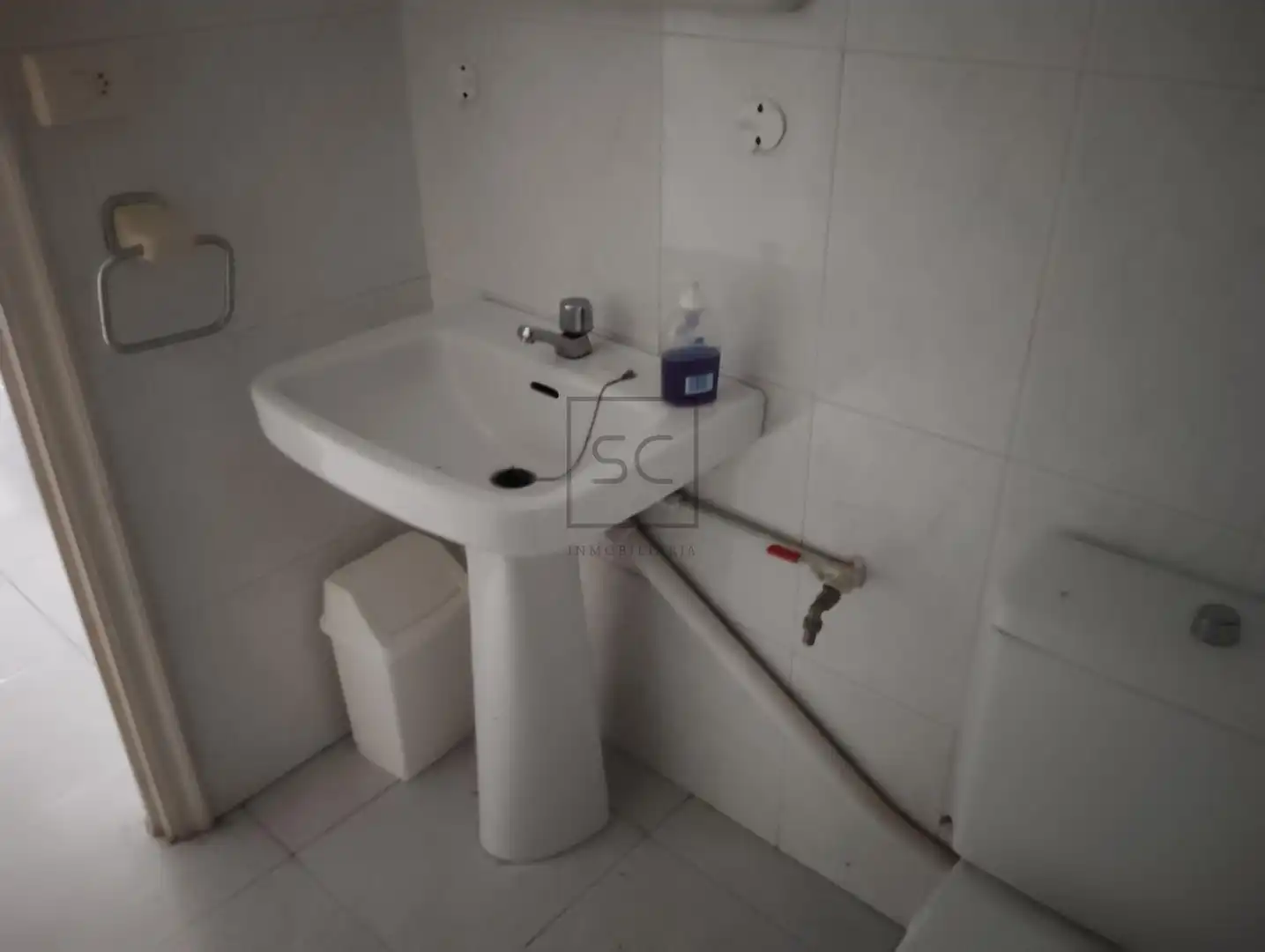 Badezimmer von Büro zum Verkauf in Ferrol