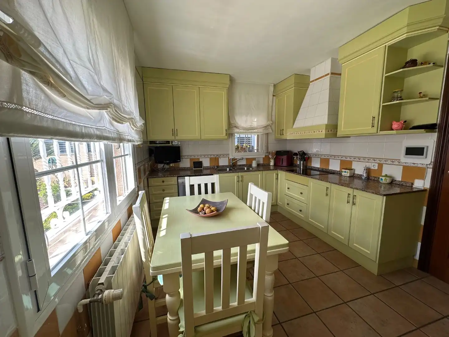 Chalet con jardín en venta en Carrer Garraf 25, imagen 3