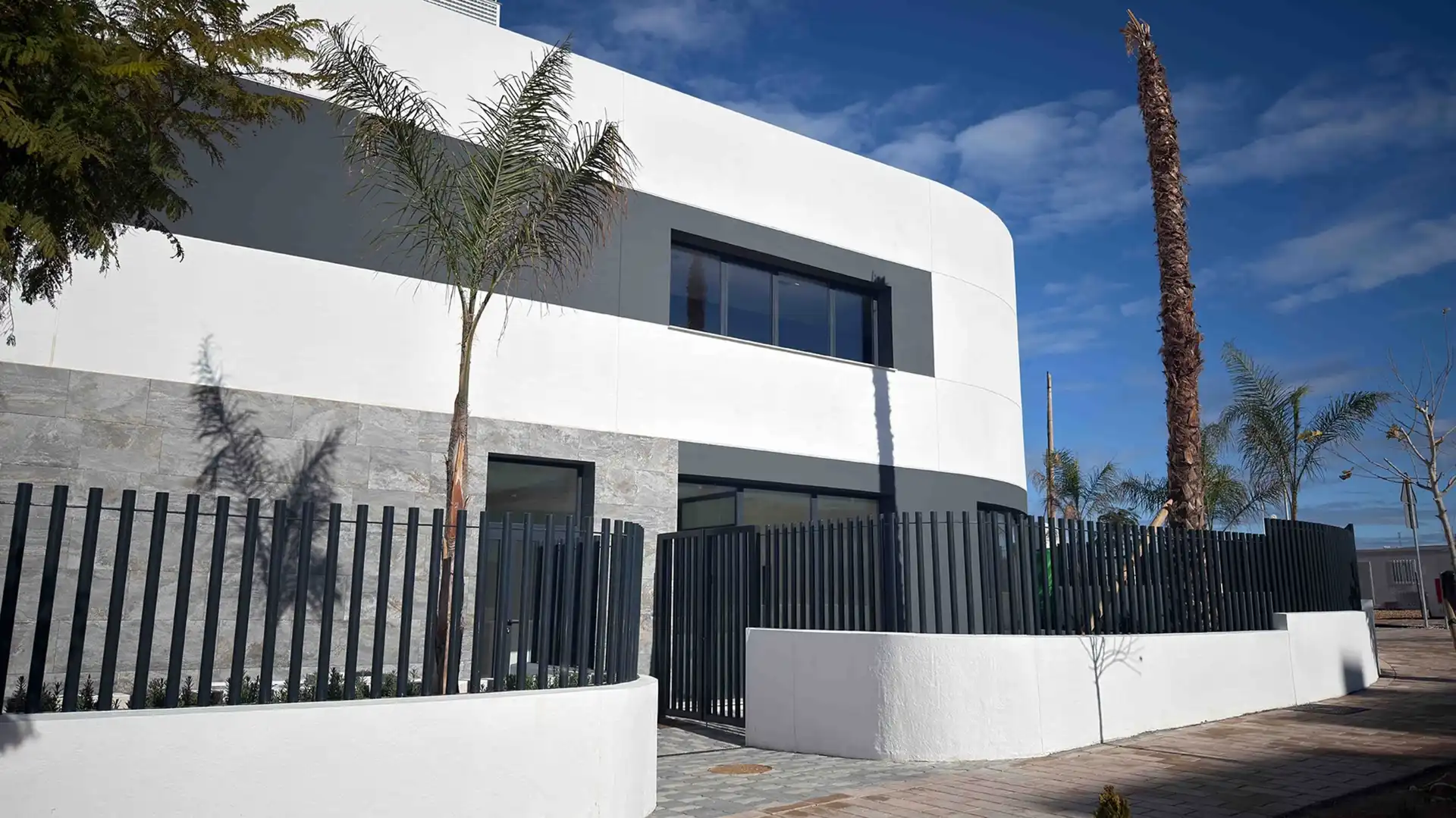 Vista exterior de Casa o xalet en venda en Torrevieja amb Aire condicionat, Terrassa i Piscina