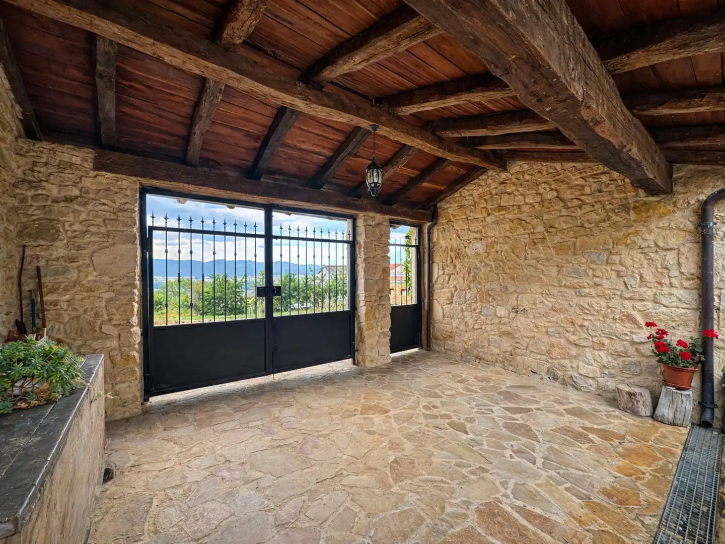 Terraza de Finca rústica en venta en Villarcayo de Merindad de Castilla la Vieja con Calefacción, Terraza y Amueblado