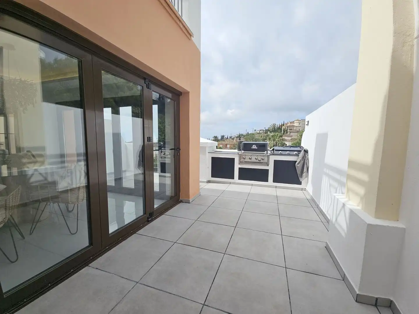 Terrassa de Casa adosada en venda en Benahavís amb Aire condicionat, Jardí privat i Terrassa