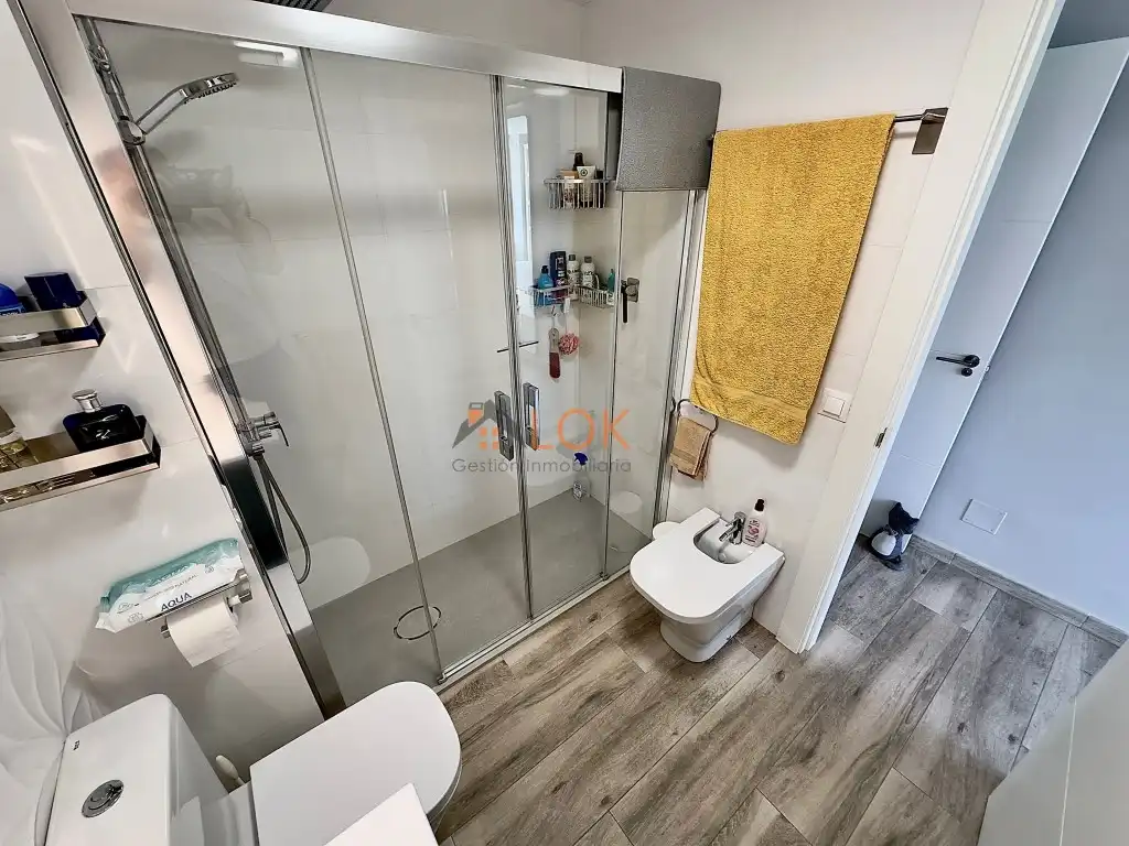 Bany de Pis en venda en Málaga amb Aire condicionat, Jardí privat i Terrassa