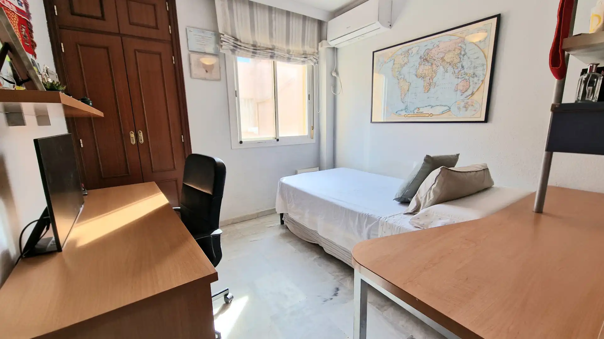 Habitación de Casa adosada en venta en Mairena del Aljarafe con Aire acondicionado