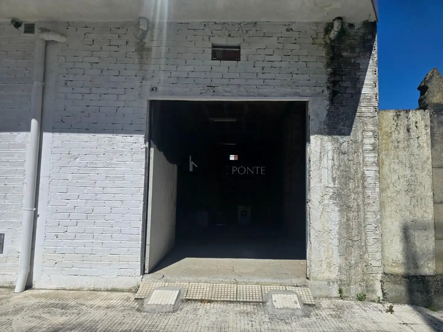 Commercial properties for sale in Moraña