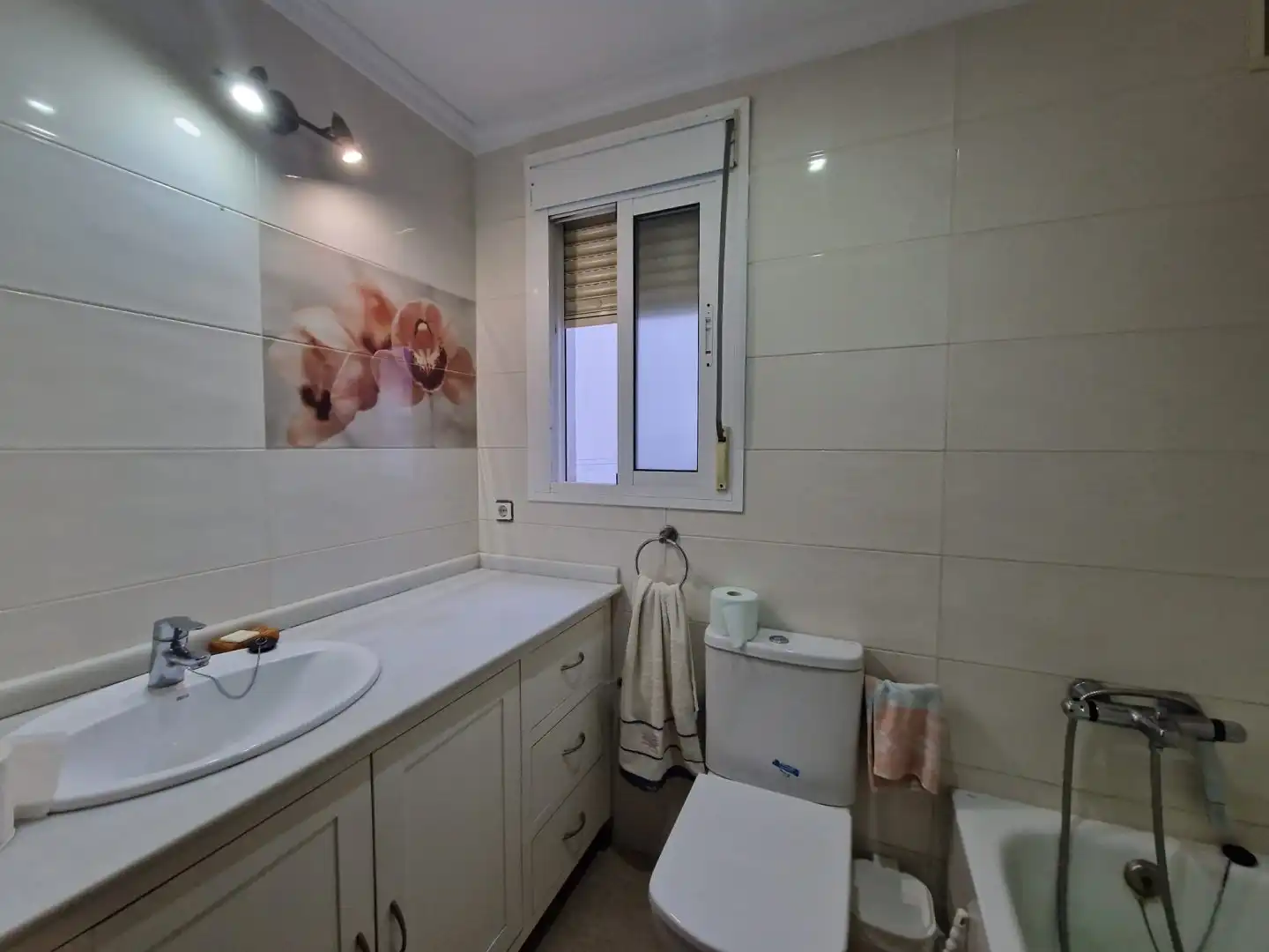 Baño de Piso en venta en Lora del Río con Aire acondicionado y Calefacción