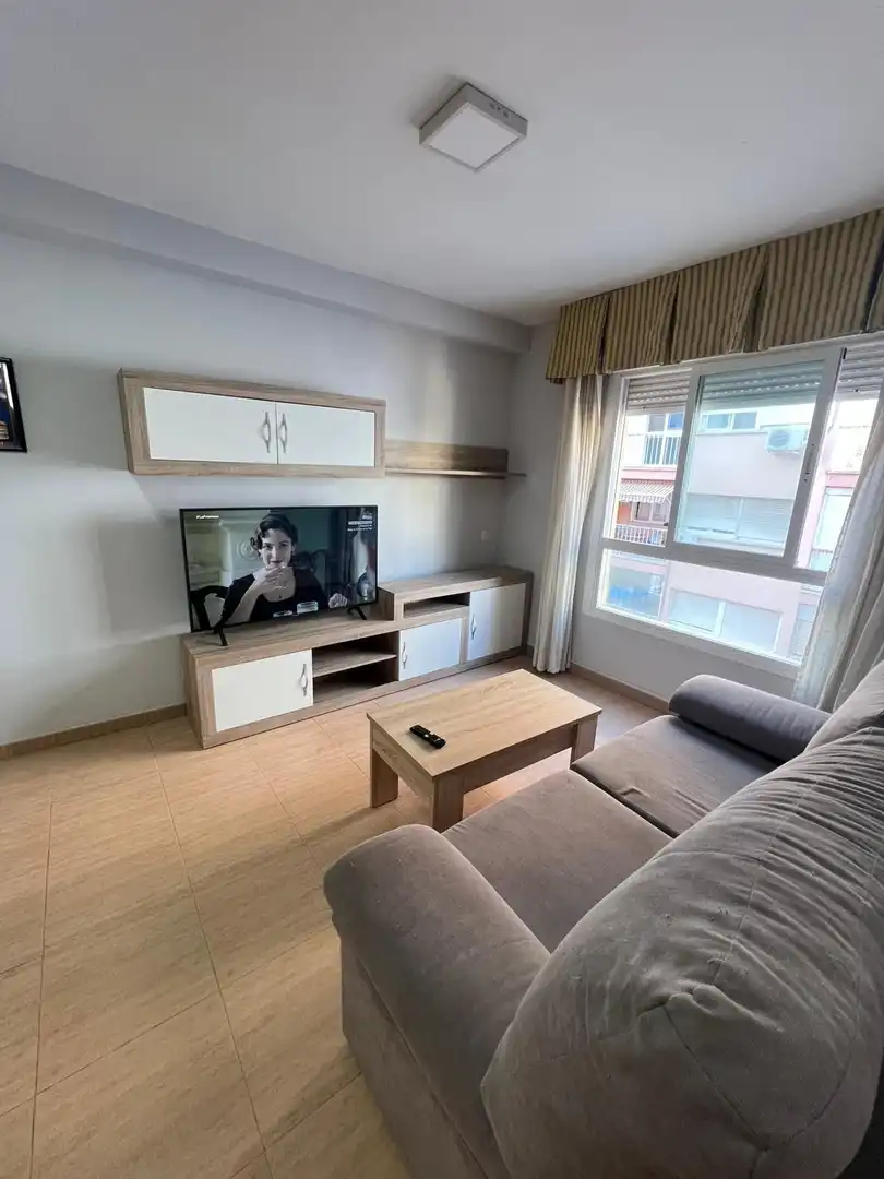 Sala d'estar de Apartament de lloguer en Almería amb Aire condicionat i Moblat