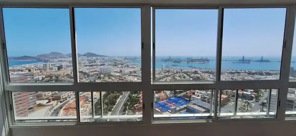 Dormitori de Pis de lloguer en Las Palmas de Gran Canaria amb Moblat, Rentadora i Balcó