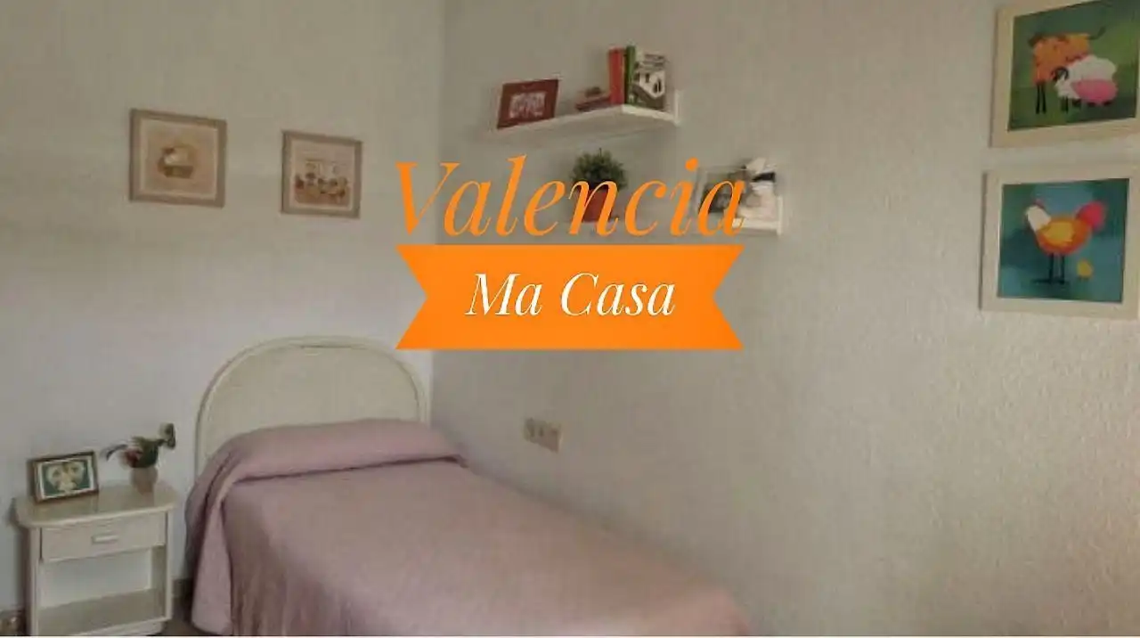 Schlafzimmer von Dachboden zur Miete in Valencia mit Klimaanlage, Heizung und Terrasse
