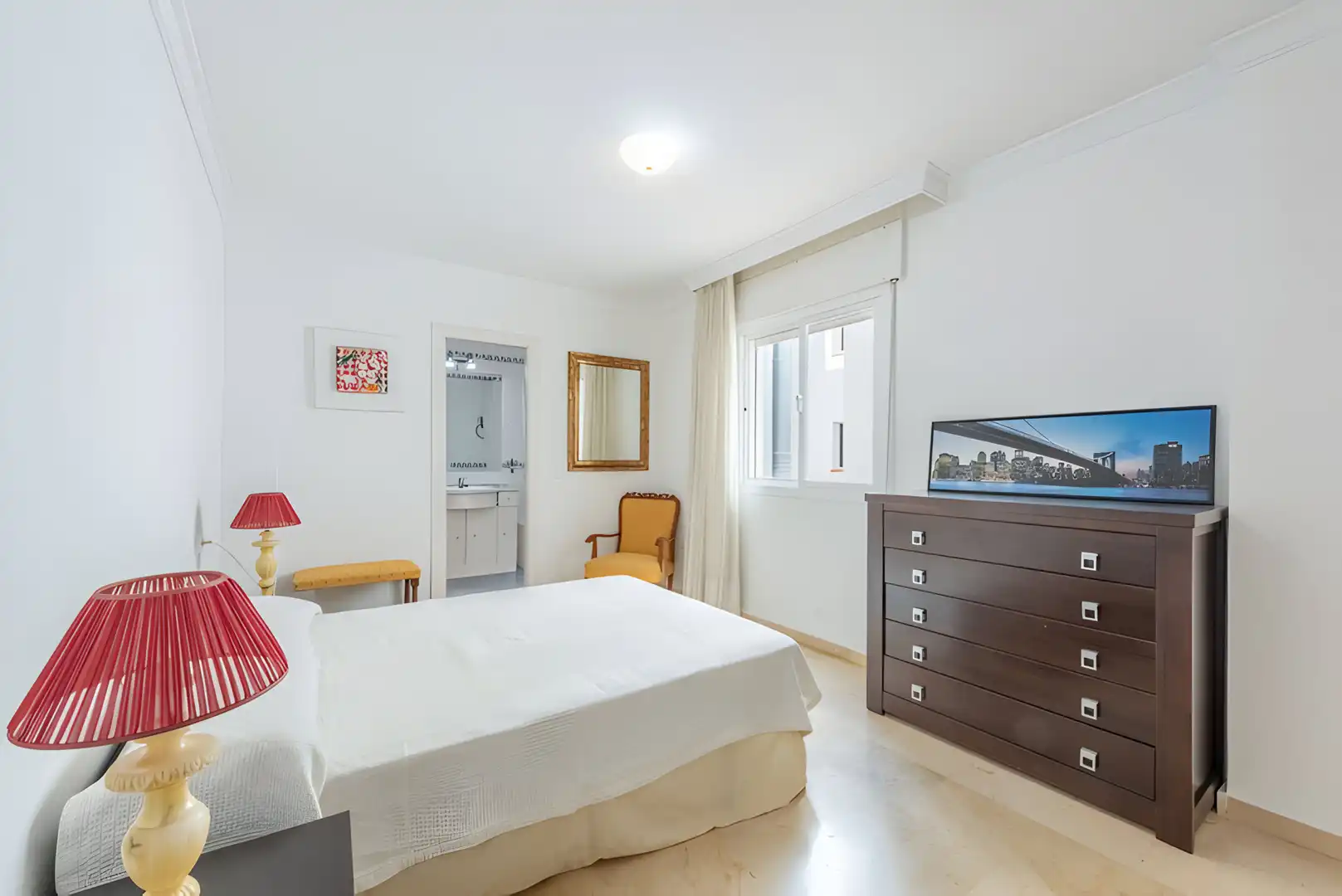 Dormitori de Apartament en venda en Estepona amb Aire condicionat, Terrassa i Balcó