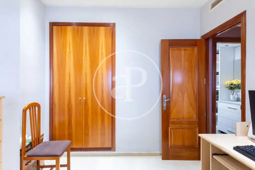 Piso en venta en Avinguda Cardenal Vicent Enrique I Tarancó, Piscinas