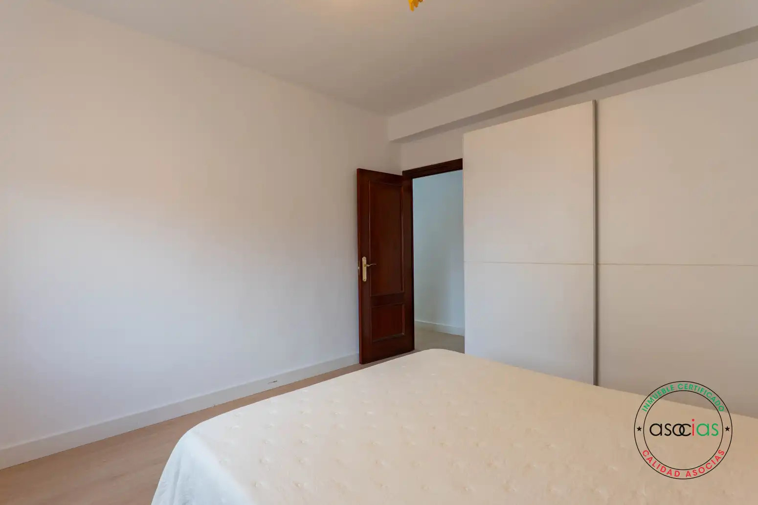Habitación de Piso en venta en Gijón  con Calefacción y Balcón
