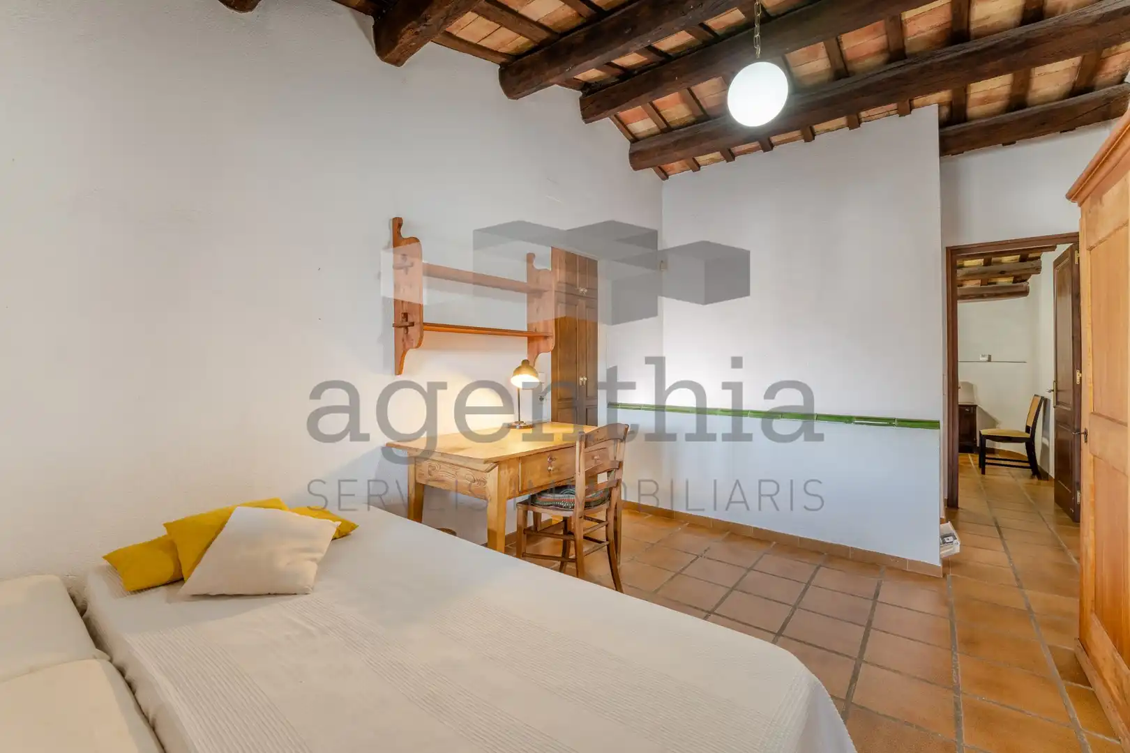 Habitación de Finca rústica en venta en Vilablareix con Calefacción, Trastero y Balcón