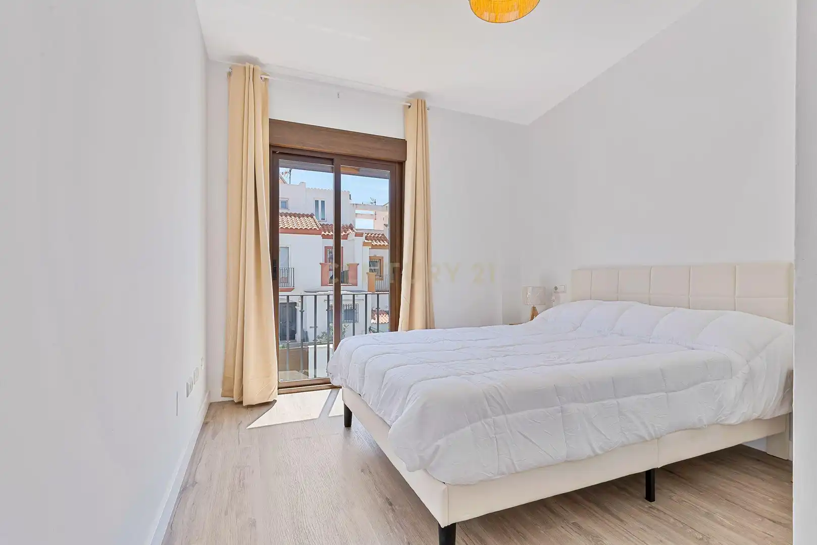 Habitación de Casa adosada en venta en Casares con Jardín privado, Trastero y Horno