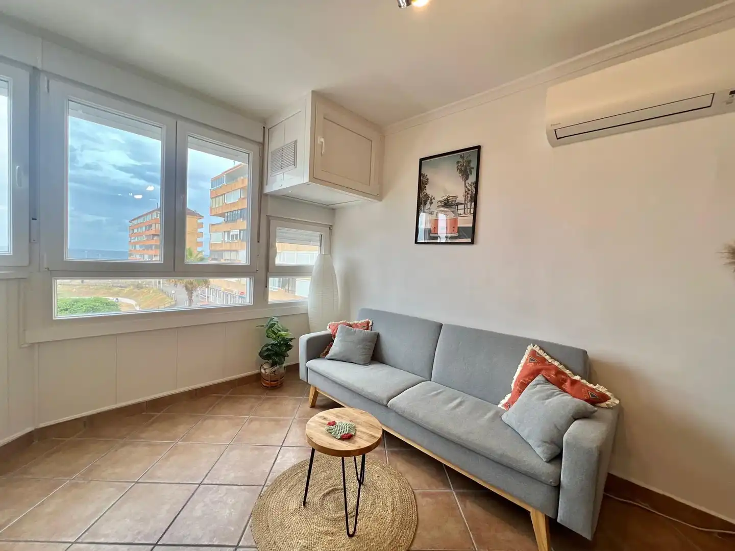 Sala d'estar de Apartament de lloguer en Torrevieja amb Aire condicionat, Calefacció i Moblat