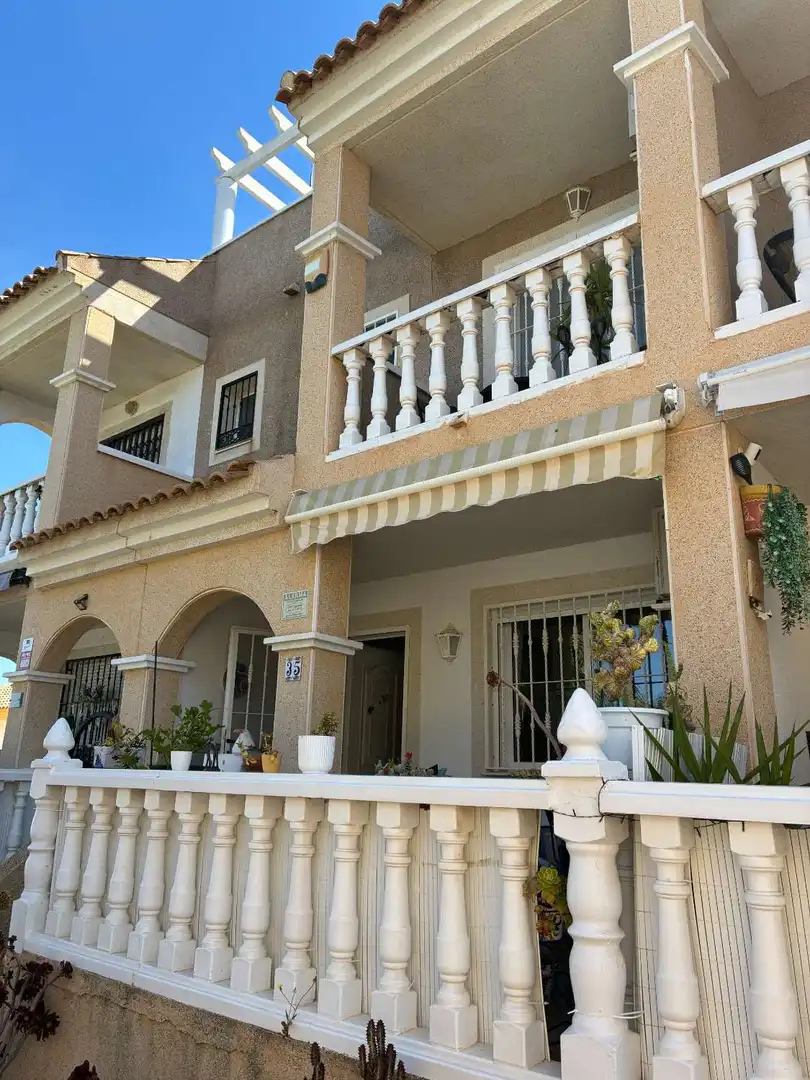 Vista exterior de Dúplex en venta en Orihuela con Aire acondicionado, Calefacción y Terraza