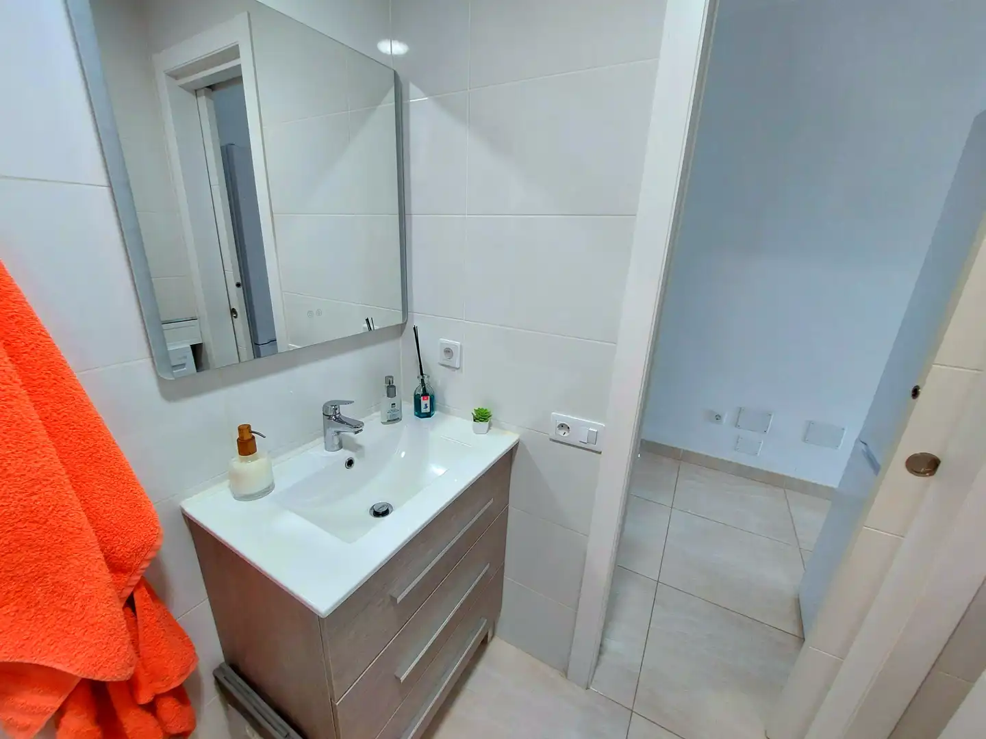 Baño de Apartamento de alquiler en San Bartolomé de Tirajana con Aire acondicionado, Amueblado y Lavadora