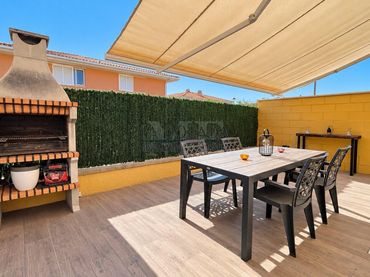 Adossat amb piscina en venda a Platja de Mont-roig