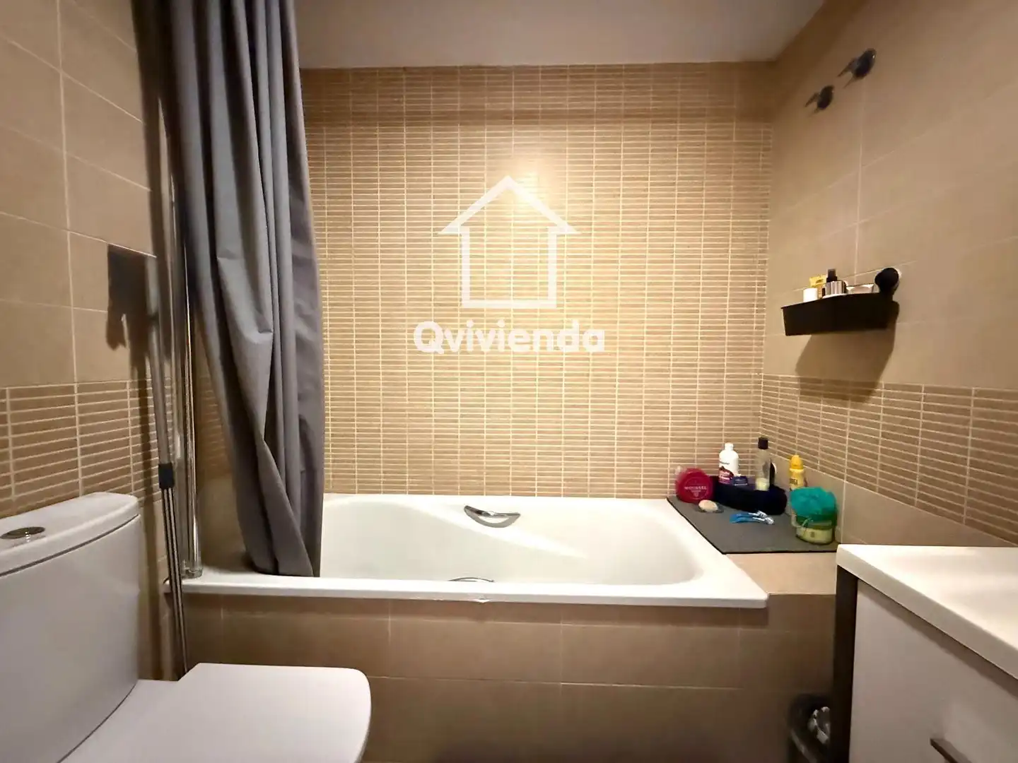 Bany de Pis en venda en Montcada i Reixac amb Terrassa i Balcó