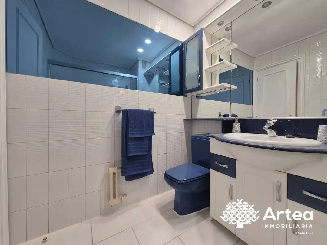 Baño de Piso de alquiler en Bilbao  con Calefacción, Jardín privado y Horno