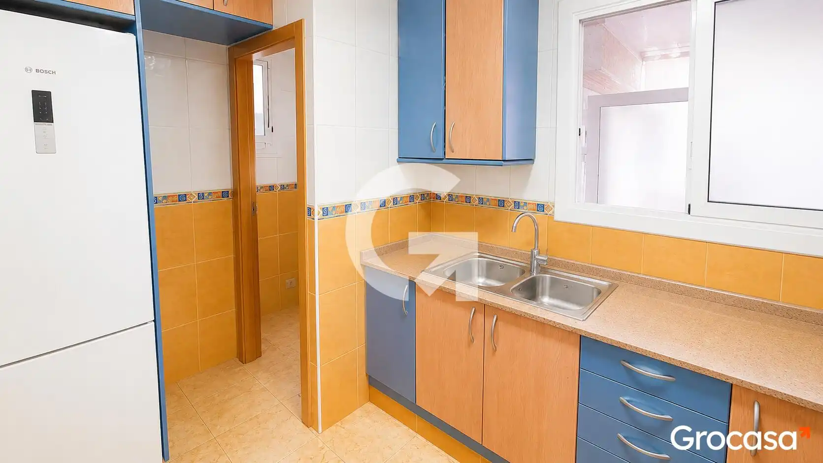 Küche von Wohnung zum Verkauf in Vilanova i la Geltrú mit Klimaanlage, Terrasse und Ofen
