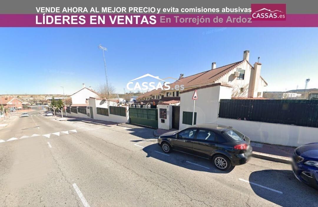 Vista exterior de Casa o xalet en venda en Loeches amb Aire condicionat, Calefacció i Jardí privat