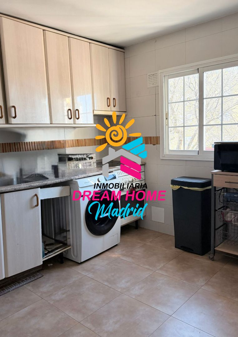 Vista exterior de Piso en venta en  Madrid Capital con Calefacción y Balcón