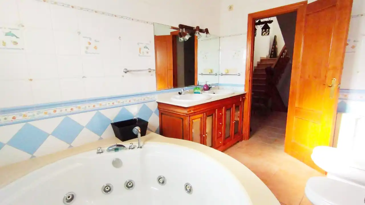 Bany de Casa o xalet en venda en Torrevieja amb Piscina