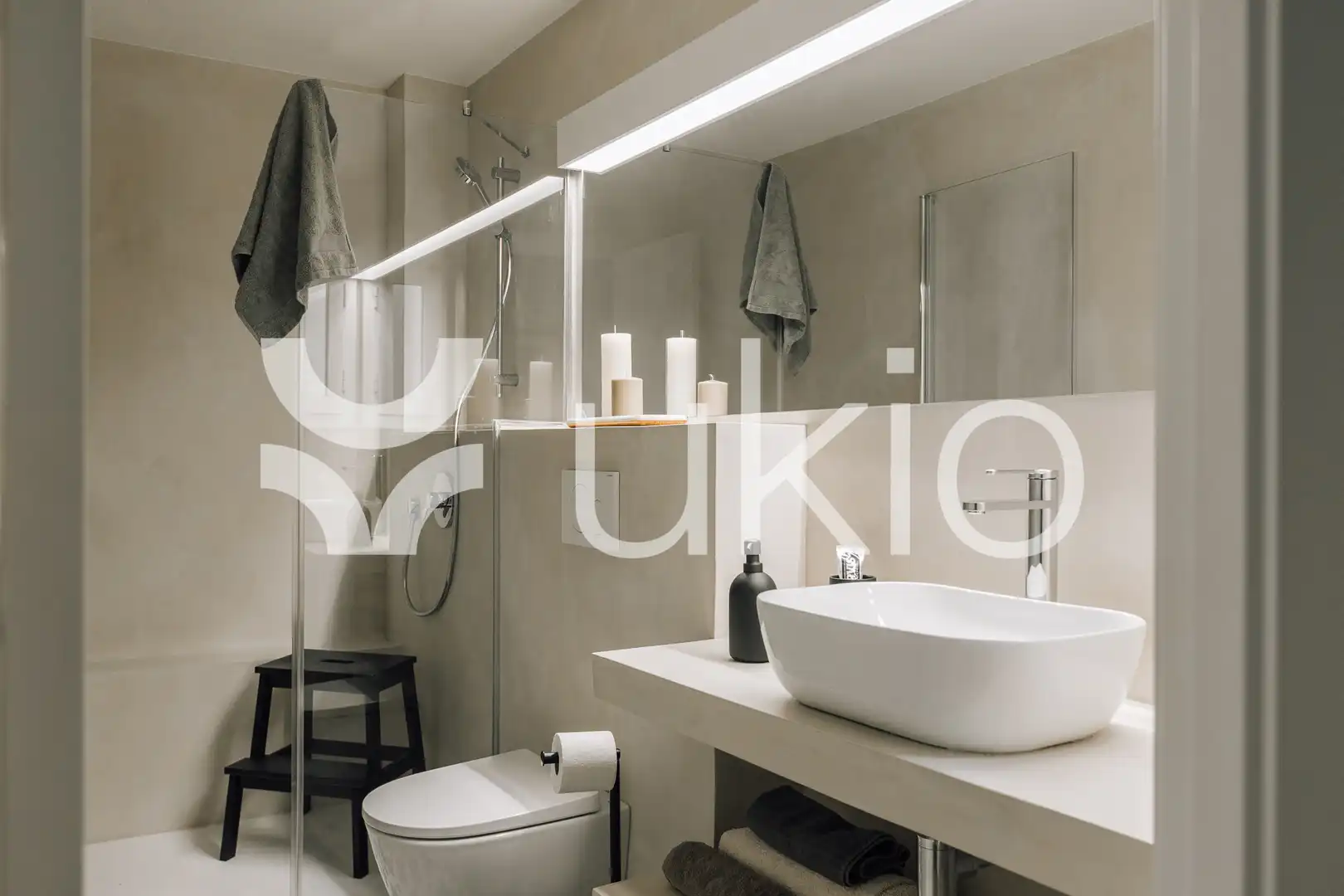 Bathroom of Flat for rent in Barcelona  with Air Conditioner, Heating and Furnished