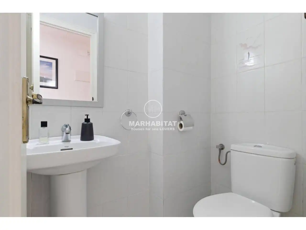 Baño de Piso en venta en L'Escala con Terraza, Amueblado y Piscina comunitaria