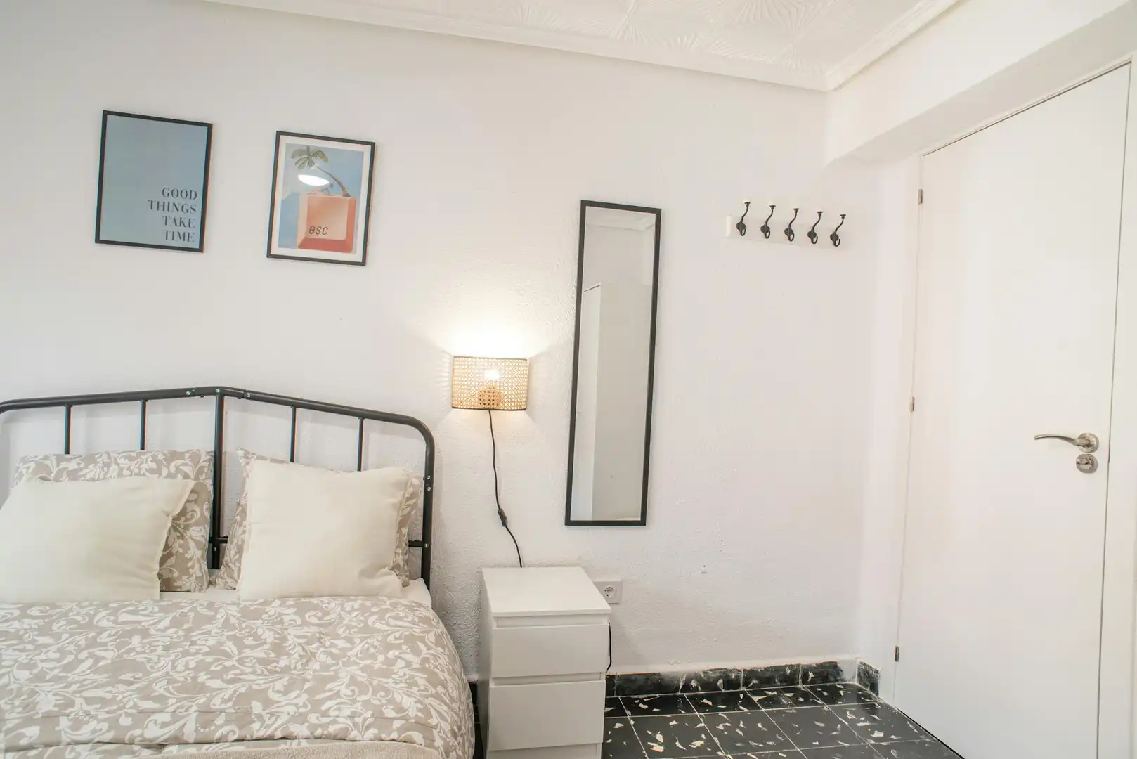 Schlafzimmer von Wohnung zur untervermieten in Valencia mit Waschmaschine
