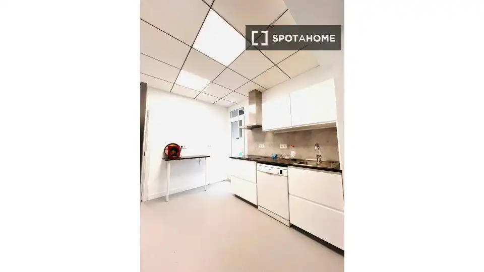 Kitchen of Flat for share in Sur
