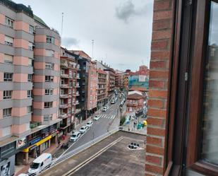 Vista exterior de Pis de lloguer en Avilés amb Calefacció, Parquet i Terrassa