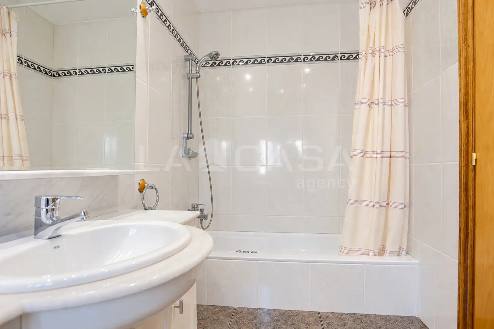 Casa con terraza en venta en Corbera de Llobregat, imagen 52