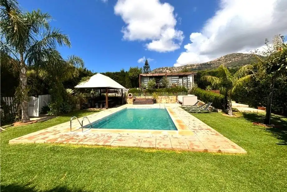Villa mit Pool zum Verkauf in Tarifa ciudad