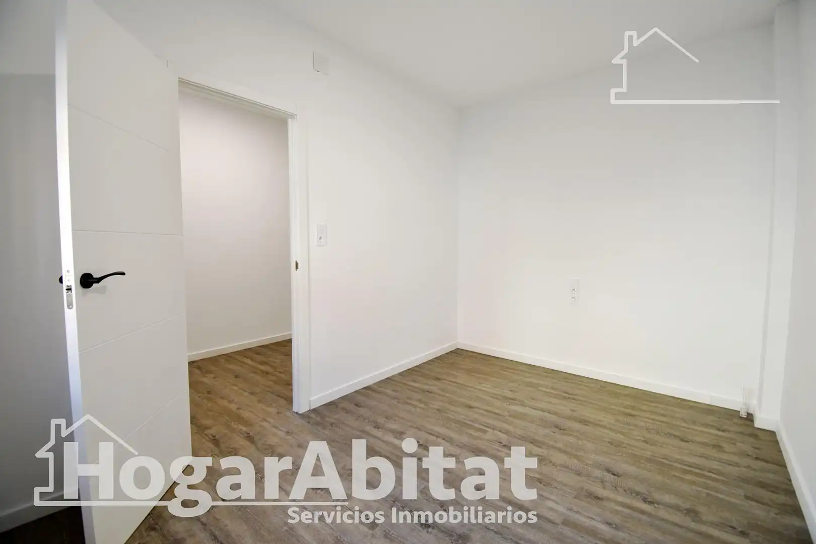 Bedroom of Houses for sale in Tavernes de la Valldigna  with Parquet flooring and Terrace