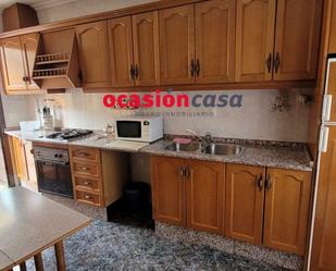 Cuina de Casa o xalet en venda en Villanueva del Duque amb Terrassa i Balcó