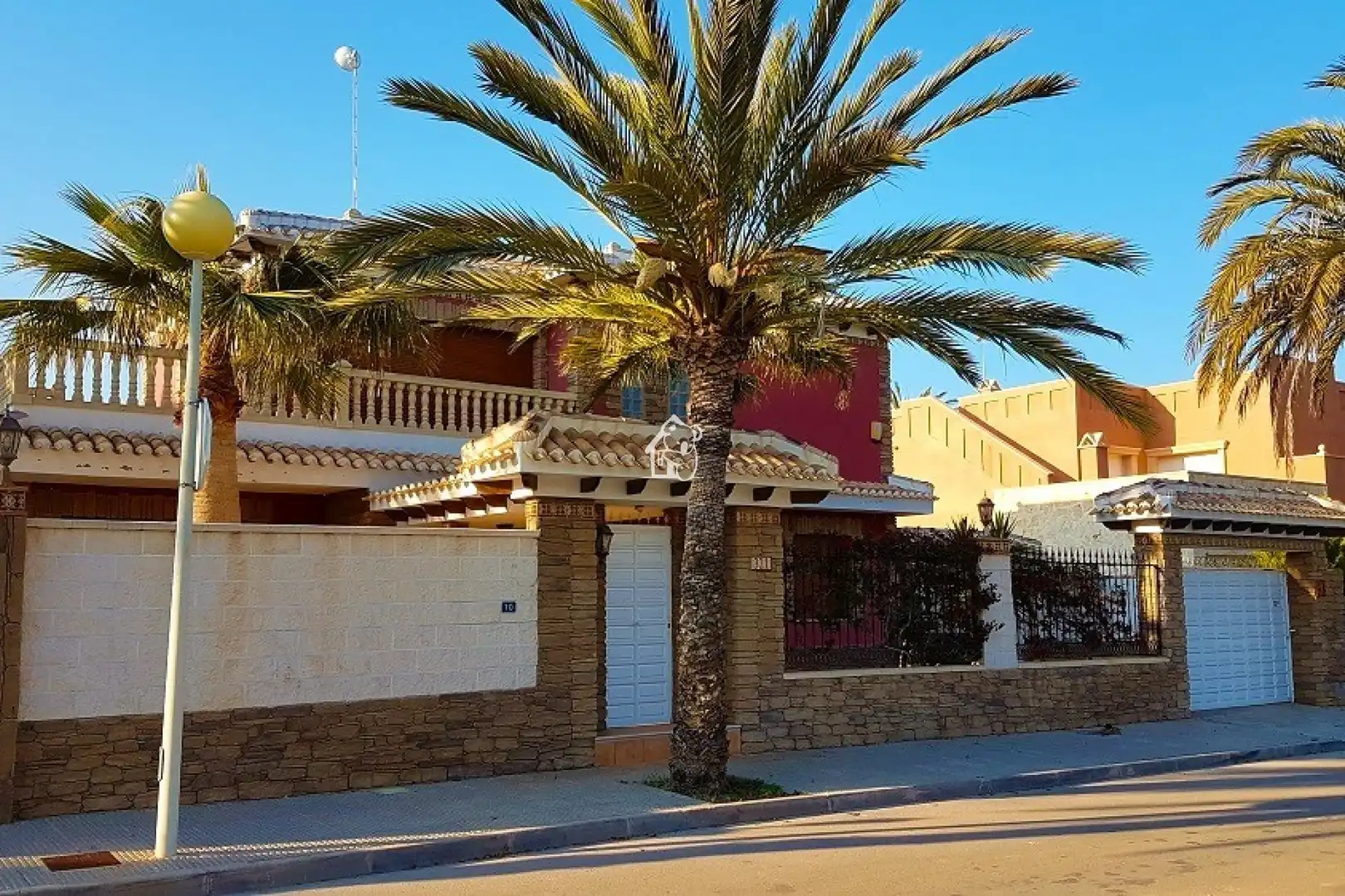 Vista exterior de Casa o xalet de lloguer en Orihuela amb Aire condicionat, Jardí privat i Terrassa