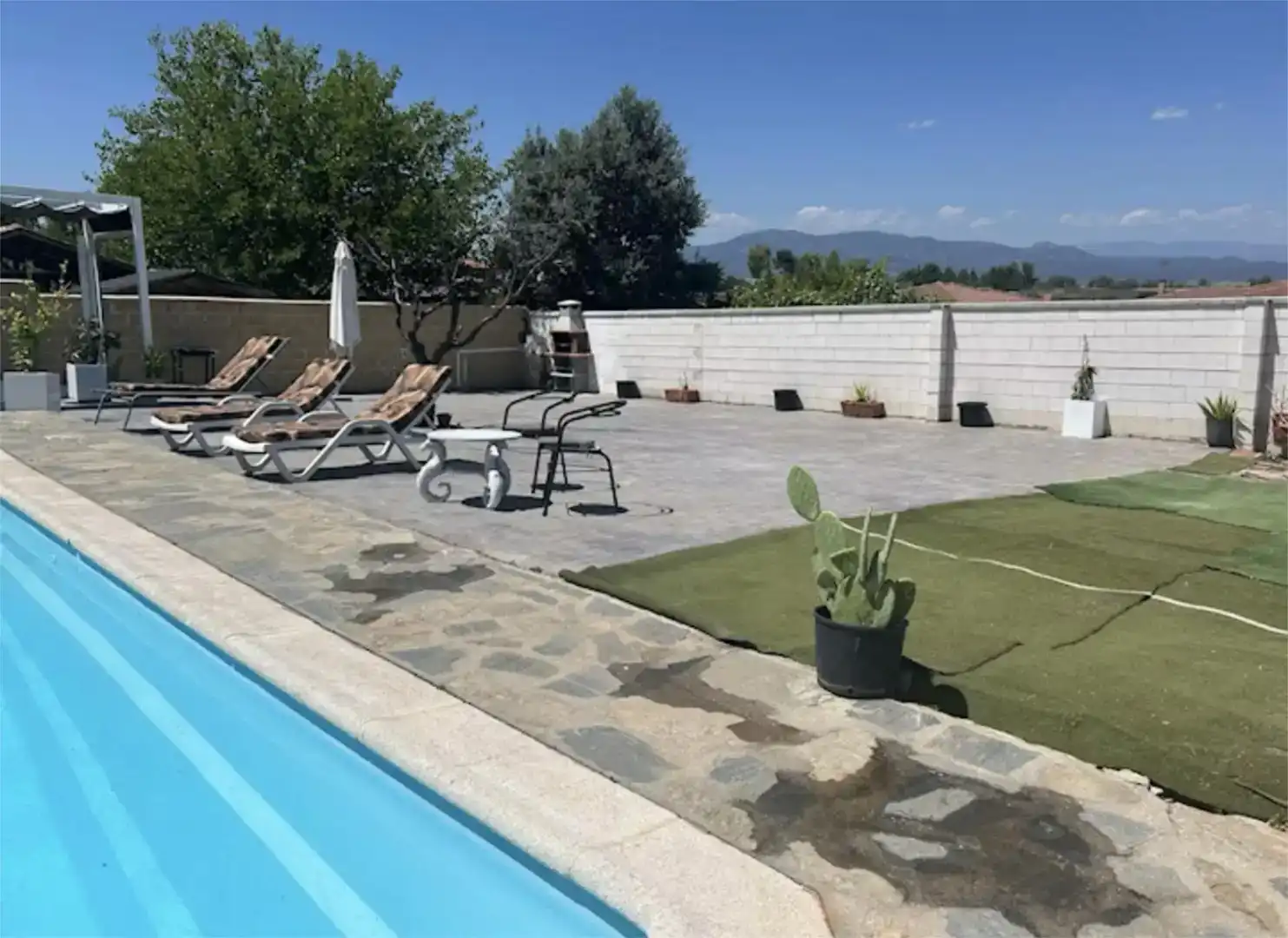 Piscina de Casa o xalet en venda en Lucillos amb Aire condicionat, Traster i Moblat