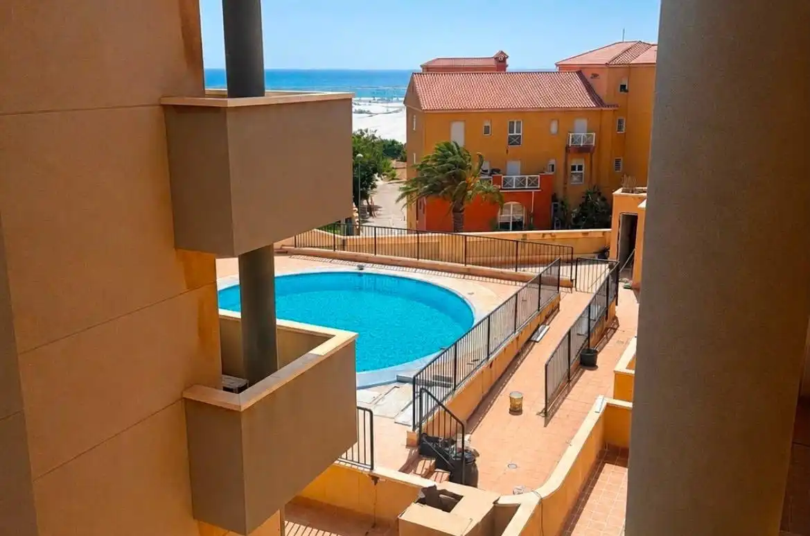 Piscina de Pis en venda en Roquetas de Mar amb Terrassa, Balcó i Piscina comunitària