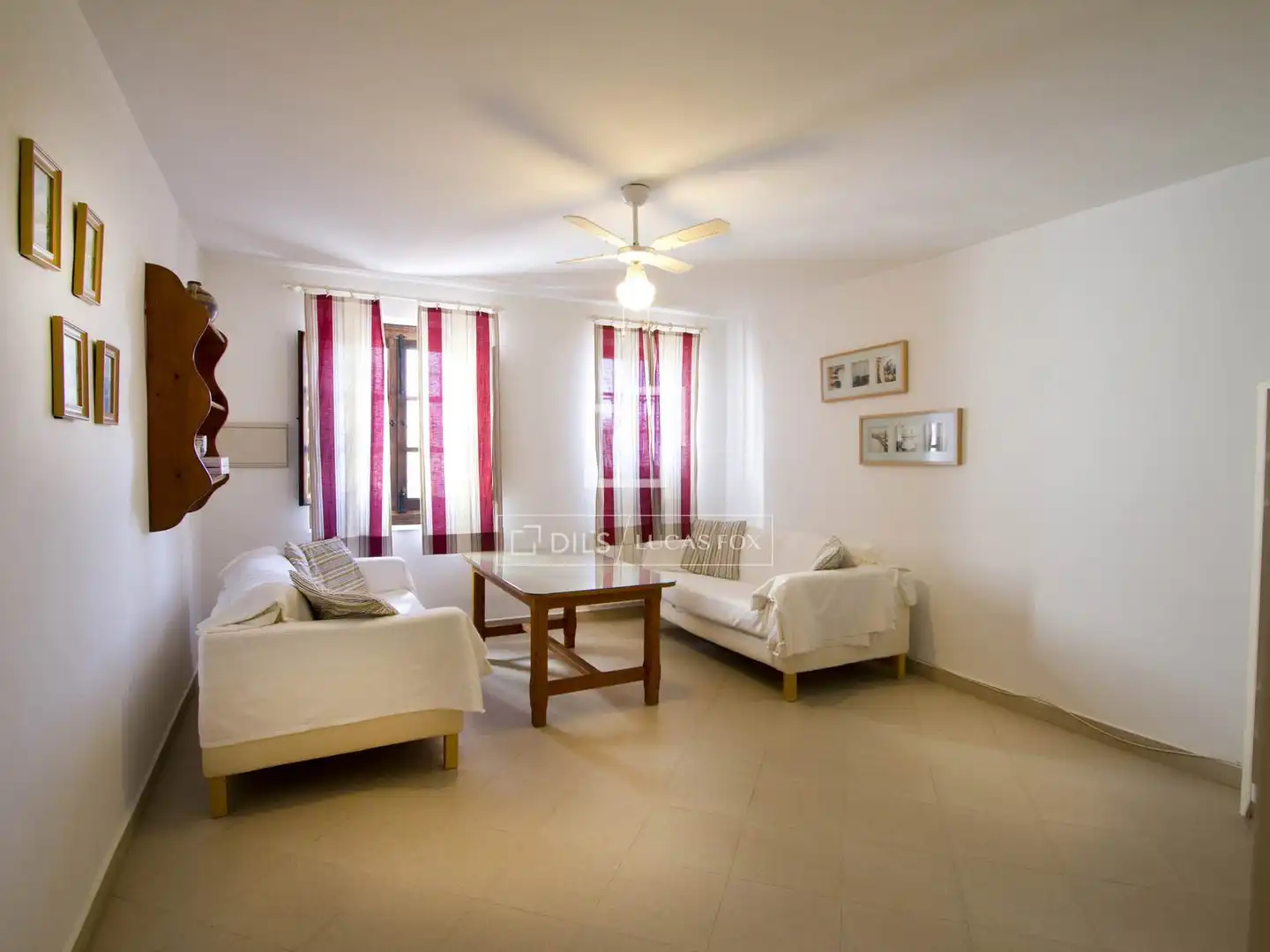 Sala d'estar de Finca rústica en venda en Archidona amb Aire condicionat, Calefacció i Jardí privat