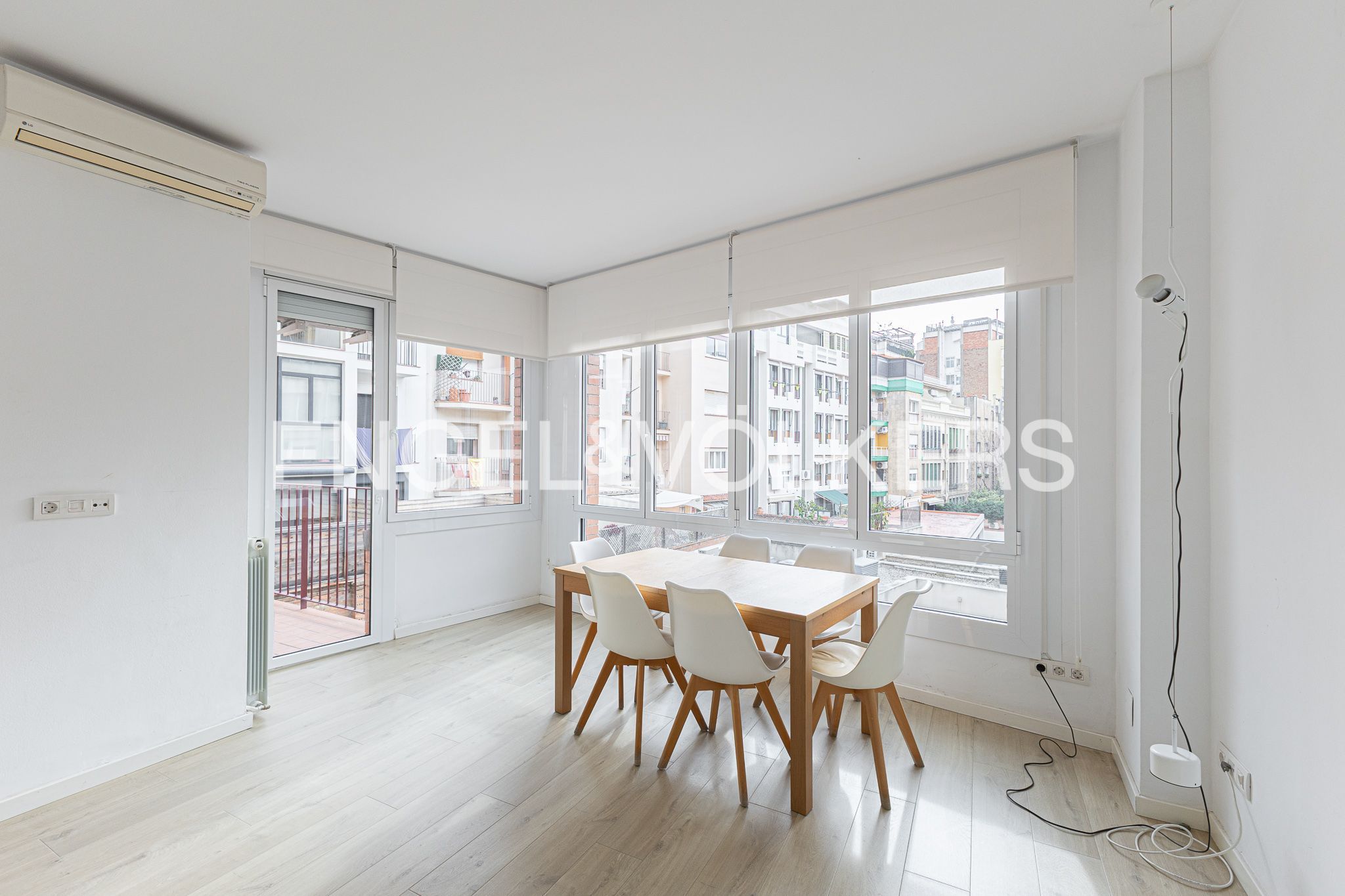 Außenansicht von Wohnung zur Miete in  Barcelona Capital mit Klimaanlage, Heizung und Parkett