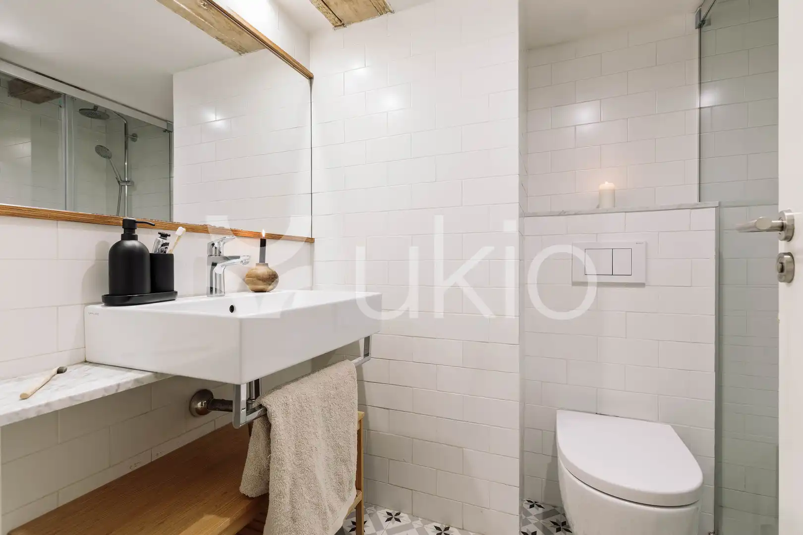 Baño de Apartamento de alquiler en Barcelona con Aire acondicionado, Calefacción y Amueblado