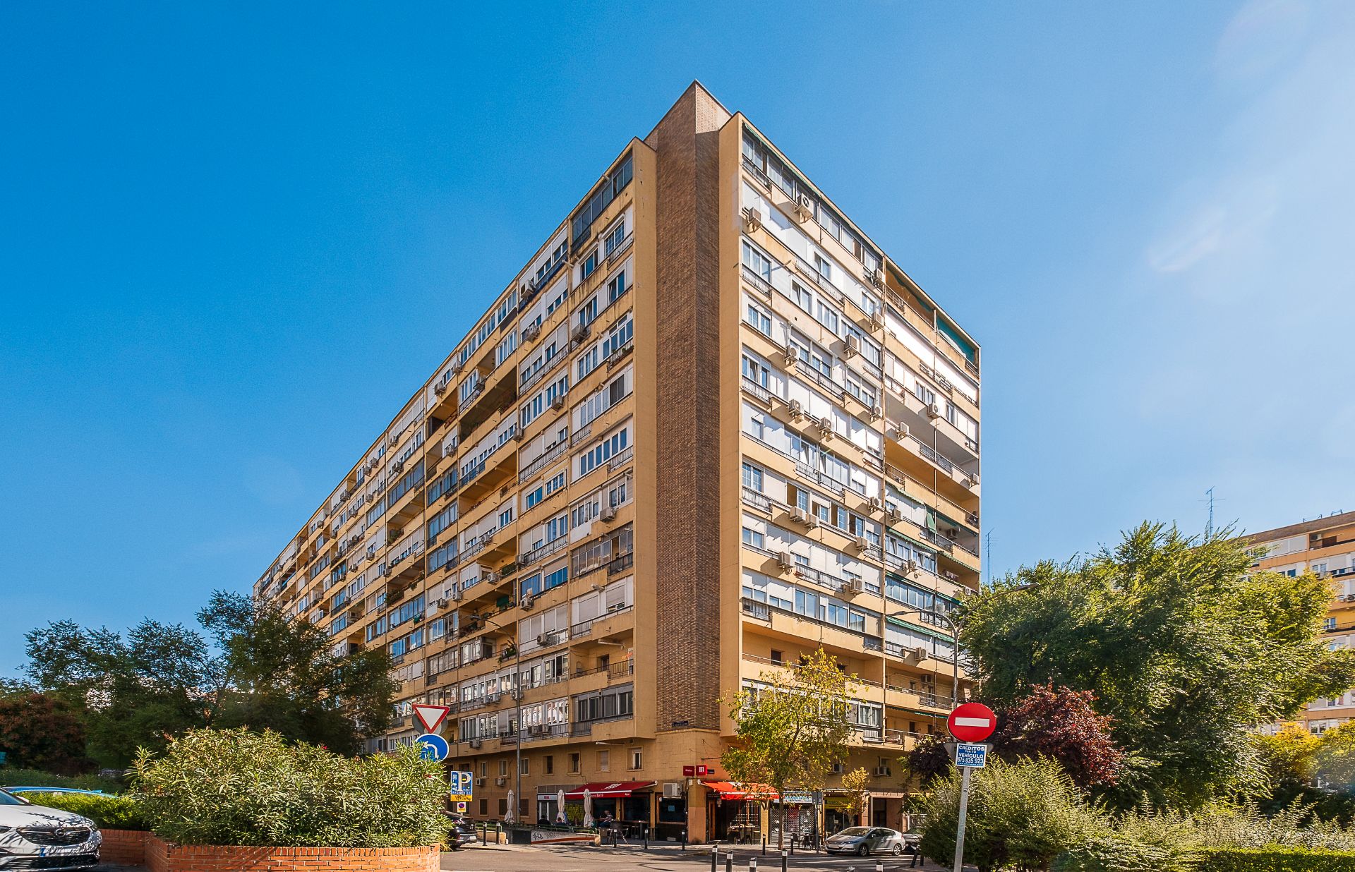Vista exterior de Piso en venta en  Madrid Capital con Calefacción y Parquet
