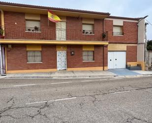 Vista exterior de Casa o xalet en venda en Wamba amb Terrassa