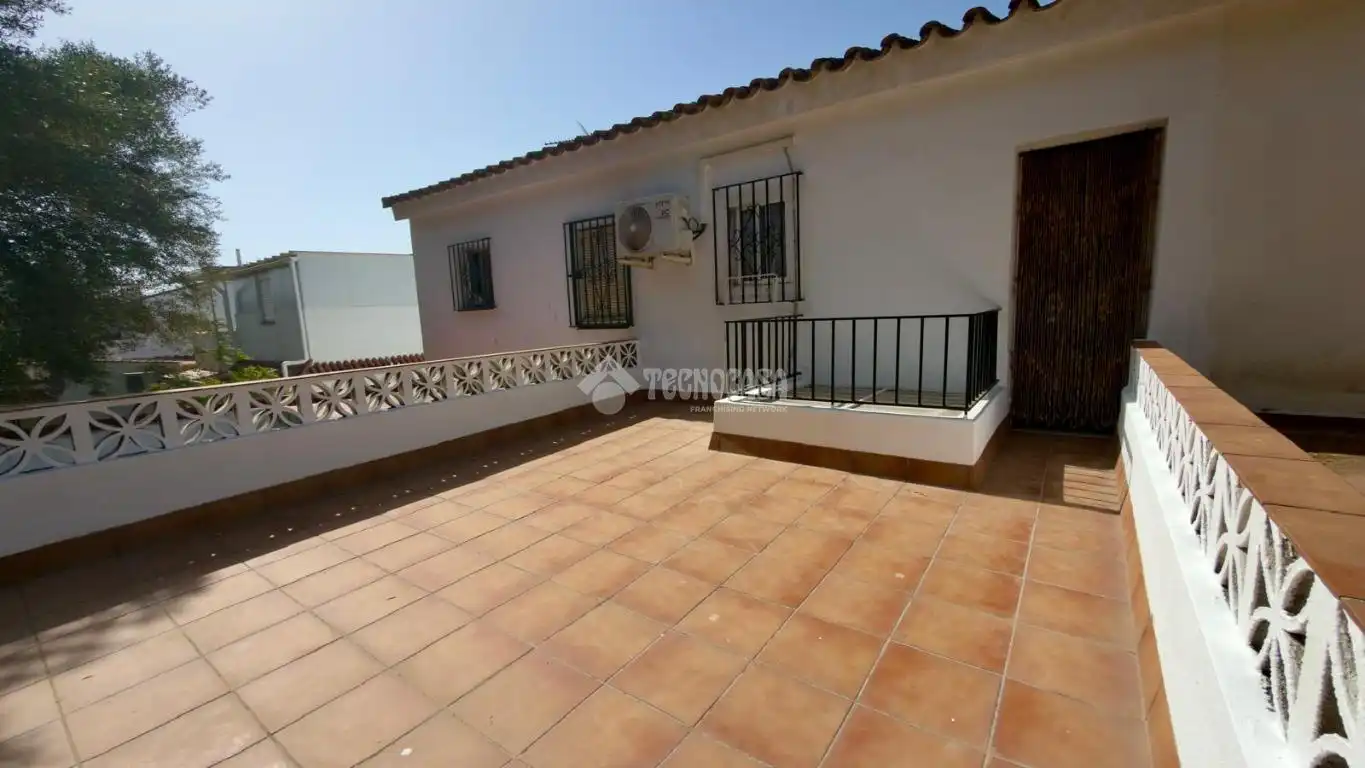 Terraza de Casa adosada en venta en Los Barrios con Aire acondicionado, Calefacción y Balcón