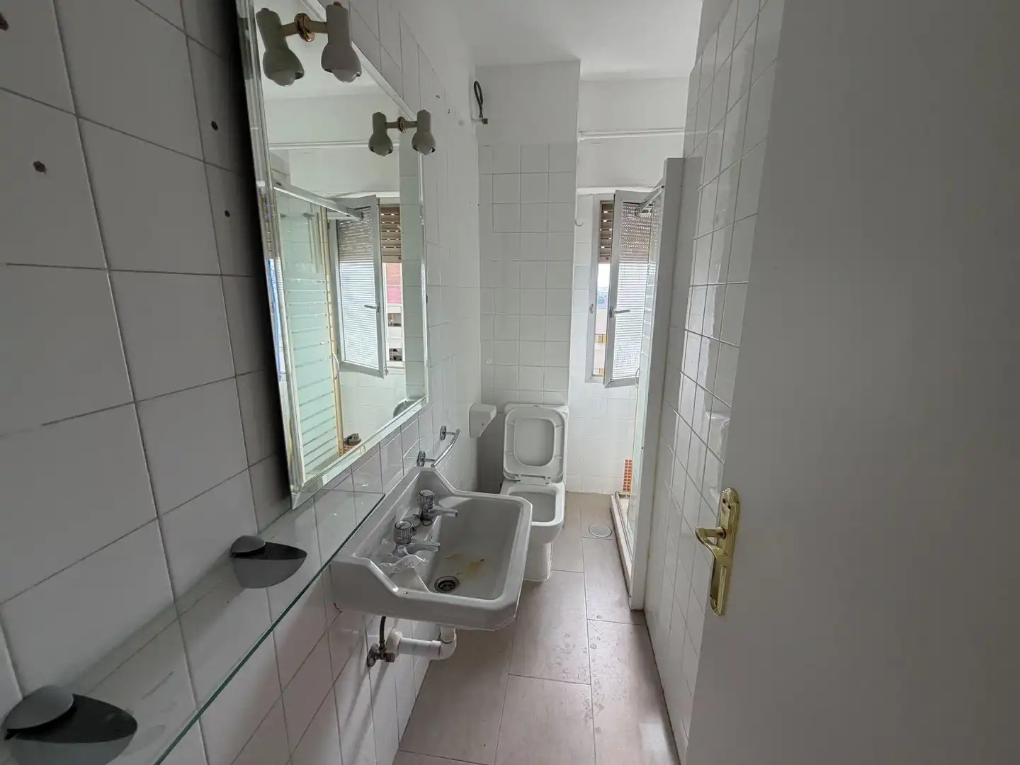 Baño de Piso de alquiler en Sevilla con Aire acondicionado