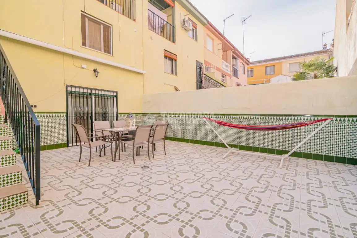 Casa adosada en venda a Poniente
