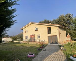 Vista exterior de Casa o xalet en venda en Merindad de Montija amb Calefacció, Jardí privat i Parquet