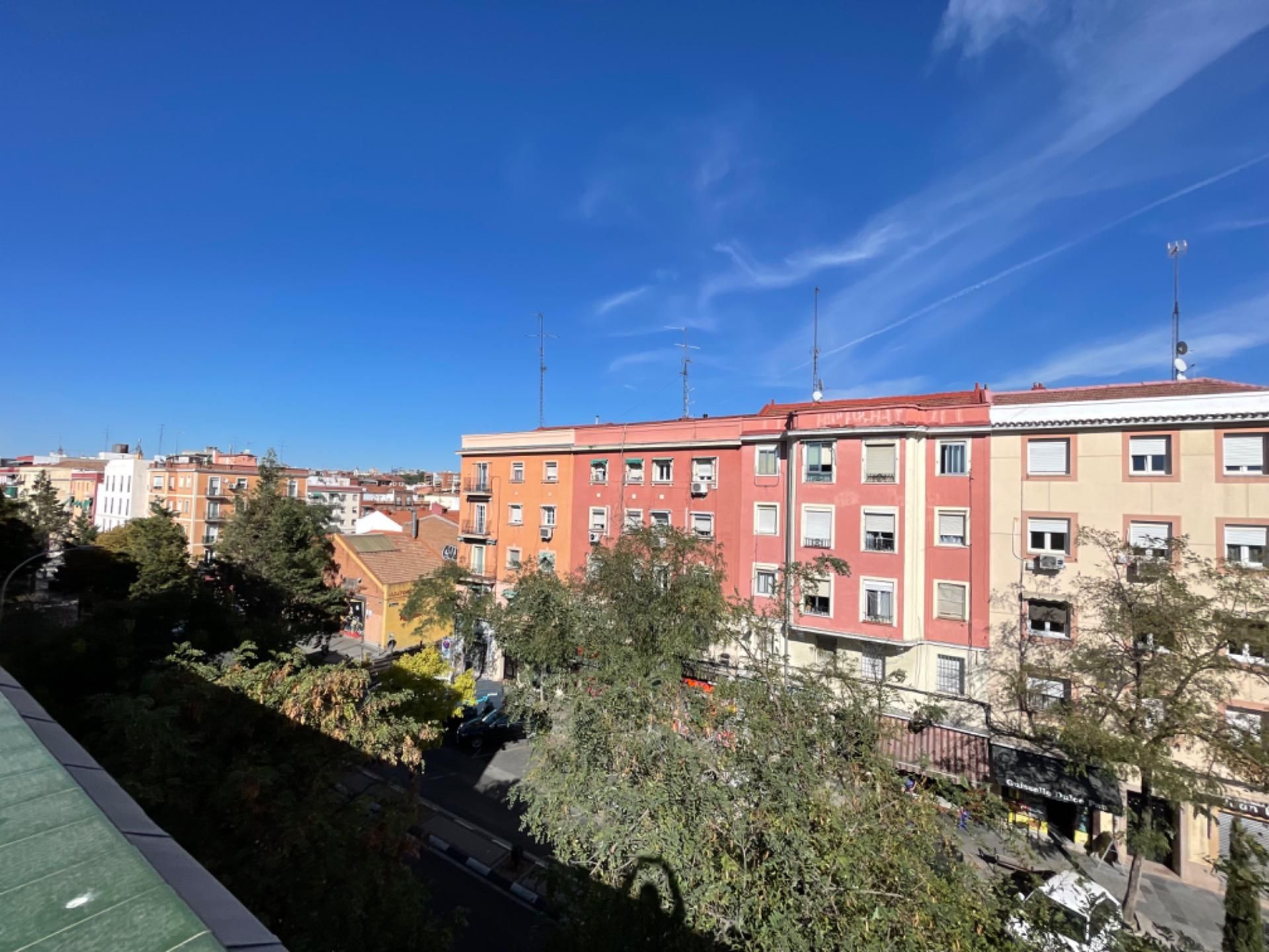 Vista exterior de Edifici en venda en  Madrid Capital